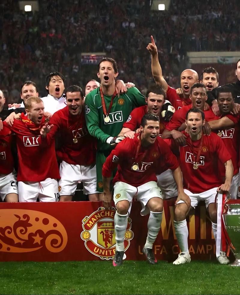 曼联逆转取胜,成功晋级欧冠淘汰赛 曼联逆转取胜,成功晋级欧冠淘汰赛